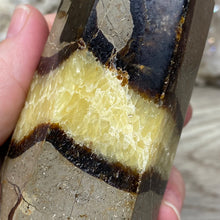 Bild in Galerie-Viewer laden, Septarian Double Point #11 - 5.50"/139mm