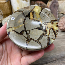 Load image into Gallery viewer, Septarian Bowl #08 - 3.43" x 1.38"