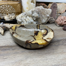 Load image into Gallery viewer, Septarian Large Bowl
