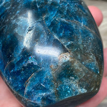 Bild in Galerie-Viewer laden, Blue Apatite Freeform #04