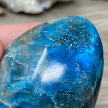 Bild in Galerie-Viewer laden, Blue Apatite Freeform #04