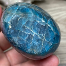 Bild in Galerie-Viewer laden, Blue Apatite Freeform #05