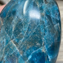 Bild in Galerie-Viewer laden, Blue Apatite Freeform #05