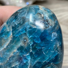 Bild in Galerie-Viewer laden, Blue Apatite Freeform #05