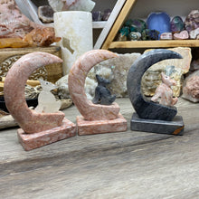 Bild in Galerie-Viewer laden, Onyx 5" Wolf on Crescent Moon from Mexico