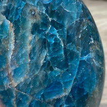 Bild in Galerie-Viewer laden, Blue Apatite Freeform #05