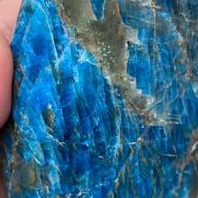 Bild in Galerie-Viewer laden, Blue Apatite Freeform #07
