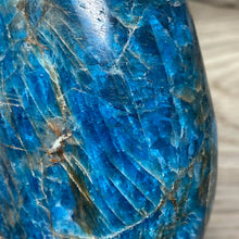 Bild in Galerie-Viewer laden, Blue Apatite Freeform #07