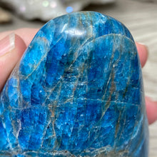 Bild in Galerie-Viewer laden, Blue Apatite Freeform #07