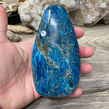 Bild in Galerie-Viewer laden, Blue Apatite Freeform #07