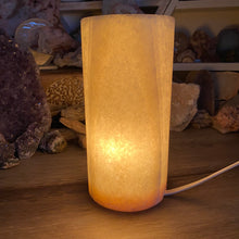 Bild in Galerie-Viewer laden, Onyx 8" Cylinder Lamp from Mexico