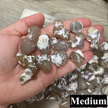 Bild in Galerie-Viewer laden, Polished Oregon Snakeskin Agate Tumbles