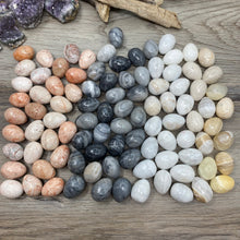 Bild in Galerie-Viewer laden, Onyx 1" Mini Eggs from Mexico