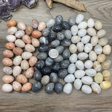 Bild in Galerie-Viewer laden, Onyx 1" Mini Eggs from Mexico