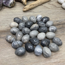 Bild in Galerie-Viewer laden, Onyx 1" Mini Eggs from Mexico