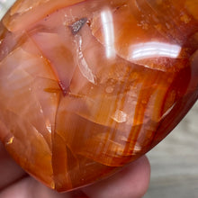 Bild in Galerie-Viewer laden, Carnelian Heart Palm Stone #11