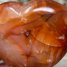 Bild in Galerie-Viewer laden, Carnelian Heart Palm Stone #11