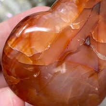 Bild in Galerie-Viewer laden, Carnelian Heart Palm Stone #11