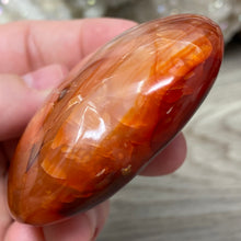 Bild in Galerie-Viewer laden, Carnelian Heart Palm Stone #11