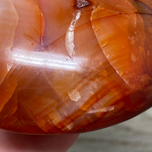 Bild in Galerie-Viewer laden, Carnelian Heart Palm Stone #11