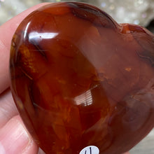 Bild in Galerie-Viewer laden, Carnelian Heart Palm Stone #11
