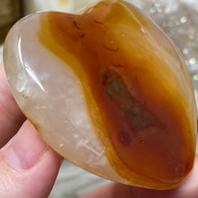Bild in Galerie-Viewer laden, Carnelian Heart Palm Stone #12