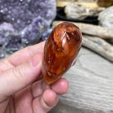 Bild in Galerie-Viewer laden, Carnelian Heart Palm Stone #14
