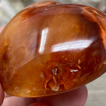 Bild in Galerie-Viewer laden, Carnelian Heart Palm Stone #14