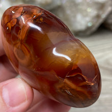 Bild in Galerie-Viewer laden, Carnelian Heart Palm Stone #14