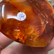 Bild in Galerie-Viewer laden, Carnelian Heart Palm Stone #14
