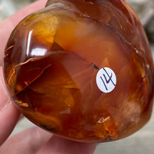 Bild in Galerie-Viewer laden, Carnelian Heart Palm Stone #14