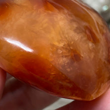 Bild in Galerie-Viewer laden, Carnelian Heart Palm Stone #14