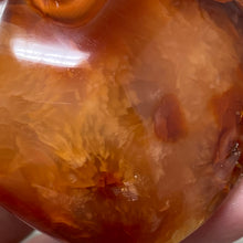 Bild in Galerie-Viewer laden, Carnelian Heart Palm Stone #14