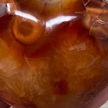 Bild in Galerie-Viewer laden, Carnelian Heart Palm Stone #14