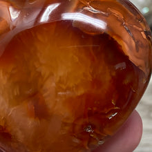 Bild in Galerie-Viewer laden, Carnelian Heart Palm Stone #14