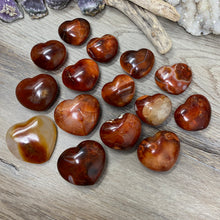 Bild in Galerie-Viewer laden, Carnelian Heart Palm Stone #14