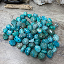 Bild in Galerie-Viewer laden, Chrysocolla Tumbles from Peru
