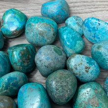 Bild in Galerie-Viewer laden, Chrysocolla Tumbles from Peru