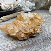 Bild in Galerie-Viewer laden, Red / Tangerine Quartz Cluster #002
