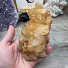 Bild in Galerie-Viewer laden, Red / Tangerine Quartz Cluster #002