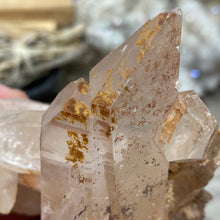 Bild in Galerie-Viewer laden, Red / Tangerine Quartz Cluster #008