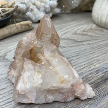 Bild in Galerie-Viewer laden, Red / Tangerine Quartz Cluster #008