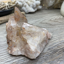 Bild in Galerie-Viewer laden, Red / Tangerine Quartz Cluster #008