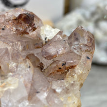 Bild in Galerie-Viewer laden, Red / Tangerine Quartz Cluster #016