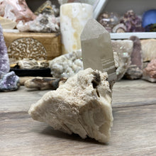 Bild in Galerie-Viewer laden, Smoky Quartz Specimen with Albite and Muscovite