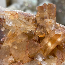 Bild in Galerie-Viewer laden, Red / Tangerine Quartz Cluster #41