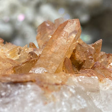 Bild in Galerie-Viewer laden, Red / Tangerine Quartz Cluster #41