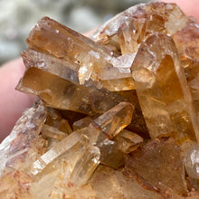 Bild in Galerie-Viewer laden, Red / Tangerine Quartz Cluster #41
