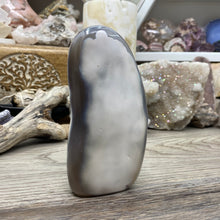 Bild in Galerie-Viewer laden, Orca Agate Stone Freeform ~ 4.45" x 2.23" x 1.54"
