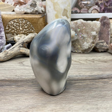 Bild in Galerie-Viewer laden, Orca Agate Stone Freeform ~ 4.28" x 2.20" x 2.45"